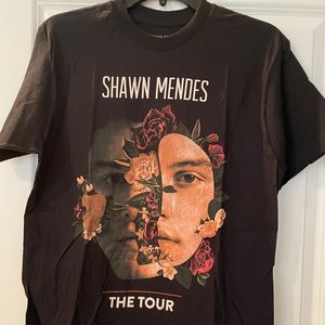 Shawn Mendes Tour size M